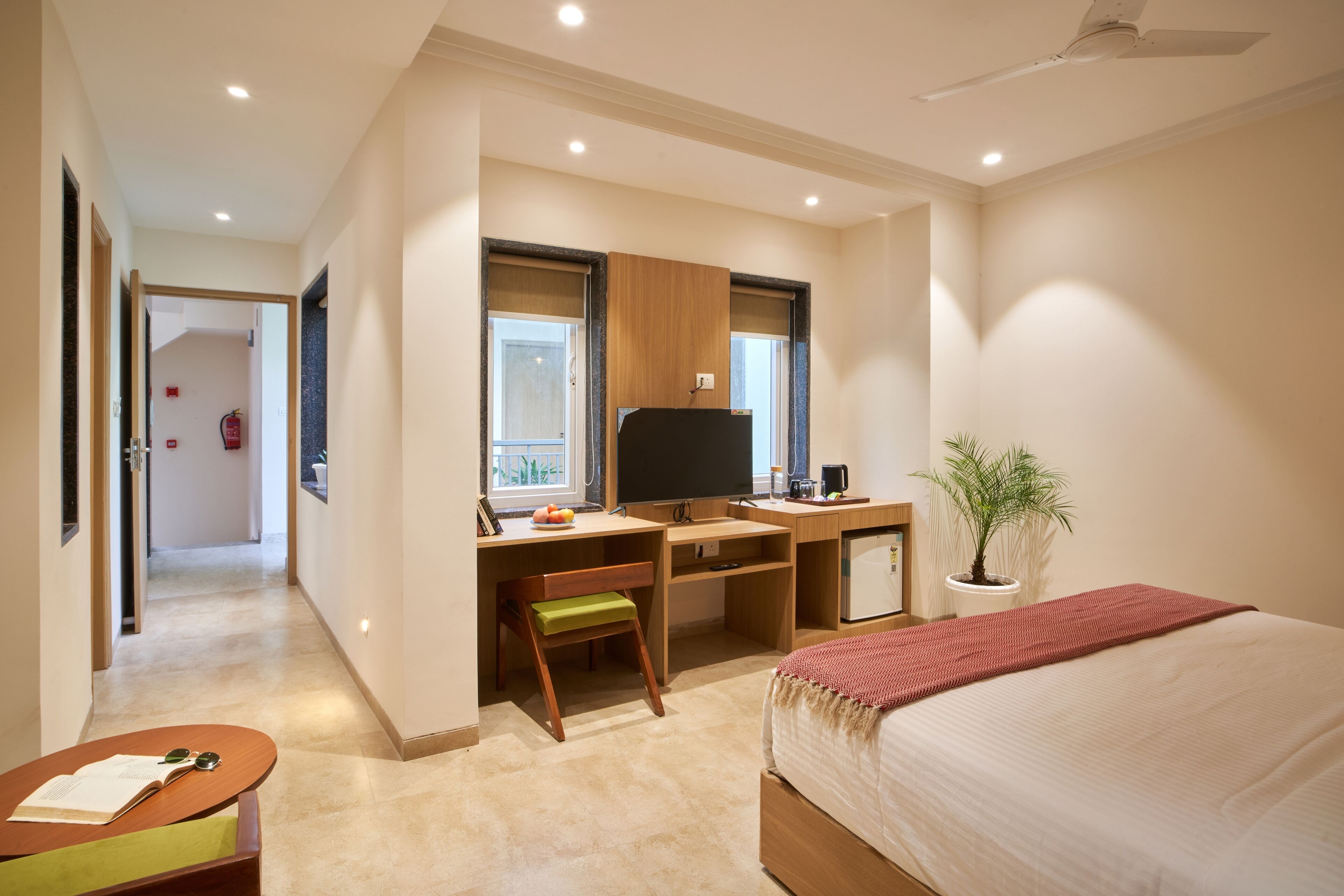 Escritorio, wifi gratis y ropa de cama 