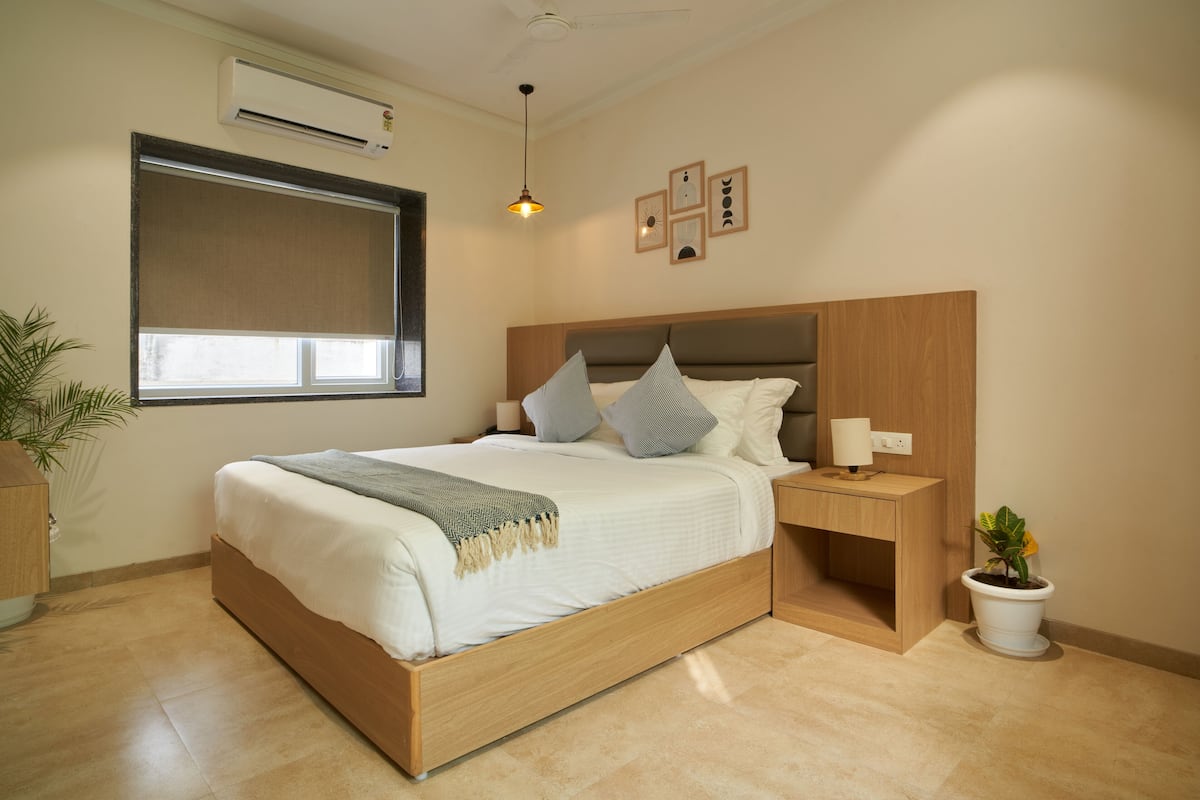 Superior Double Room | Premium bedding, desk, soundproofing, WiFi (free)