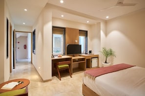 Junior Suite | Desk, free WiFi, bed sheets