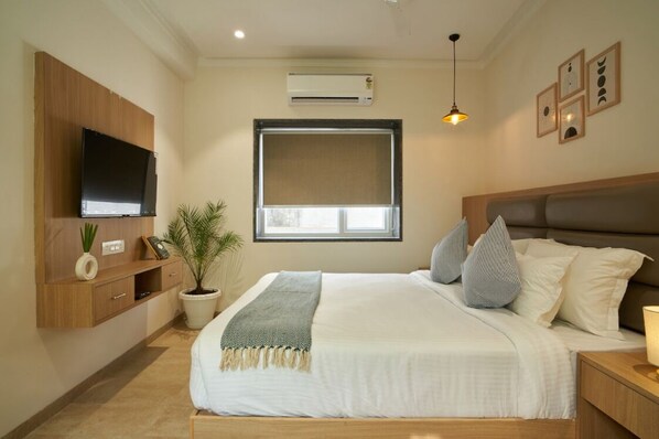 Escritorio, wifi gratis y ropa de cama 