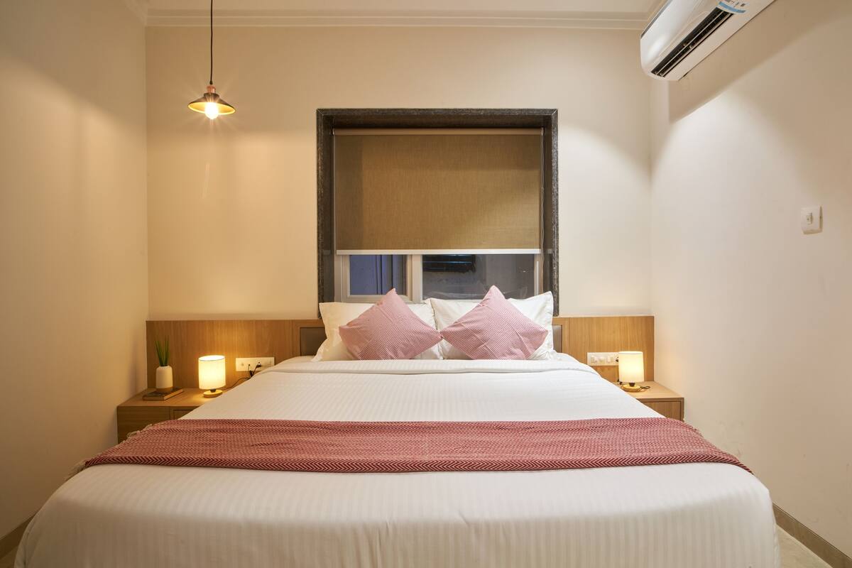 Standard Double Room | Premium bedding, desk, soundproofing, WiFi (free)