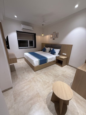 Superior Double Room | Desk, free WiFi, bed sheets