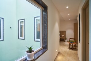 Suite – junior | Sengetøy av topp kvalitet, skrivebord, wi-fi (inkludert) og sengetøy