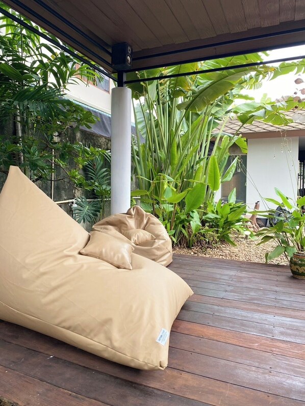 Deluxe Studio, Lanai, Garden View | Terrace/patio - Baaninkan (Ban Tai)