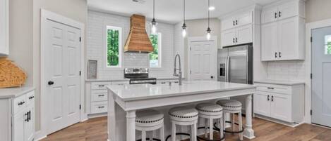 Oven, stovetop, dishwasher