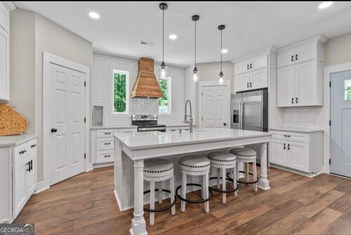 Peaceful gated 2 bedroom & 2 bedroom unit, with private pond access