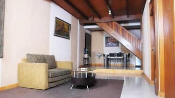 Villa 2 Bedroom Lower | Living area