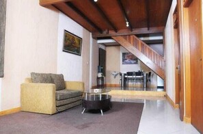 Villa 2 Bedroom Lower | Living area