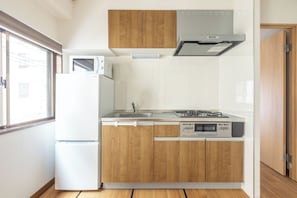 Fridge, microwave, stovetop, electric kettle