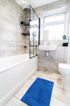 Hårtork och handdukar