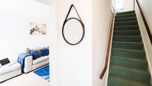 TV - Polperro House - Stylish & Chic 2bed Hse (Orpington)