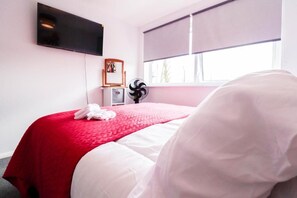 2 soverom, strykejern/-brett, internettilgang og sengetøy