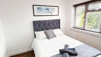 4 bedrooms, Internet, bed sheets