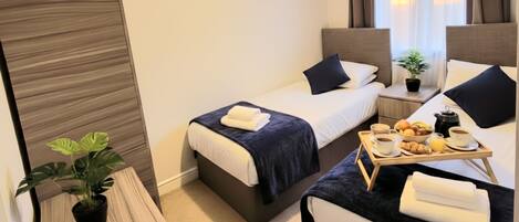 4 bedrooms, iron/ironing board, Internet, bed sheets