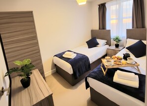 4 bedrooms, iron/ironing board, internet, bed sheets