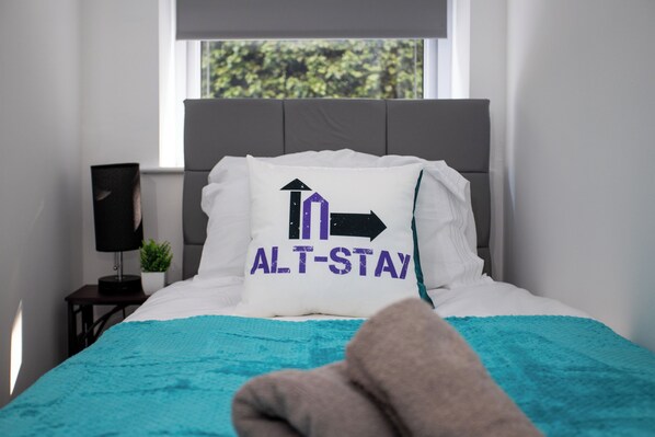 4 bedrooms, iron/ironing board, free WiFi - Wakefield 4 Bed apartment (West Yorkshire)