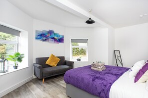 4 bedrooms, iron/ironing board, free WiFi - Wakefield 4 Bed apartment (West Yorkshire)