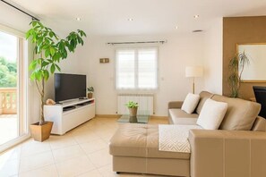 Living area - Villa pool and pool house Béziers (Béziers)