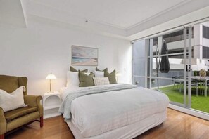 Room - Darling Harbour 2BR Retreat with Spacious Balcony (Sydney)
