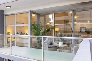 Room - Darling Harbour 2BR Retreat with Spacious Balcony (Sydney)