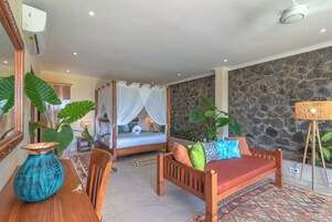 Deluxe Studio, Sea View | In-room safe, desk, WiFi (free)
