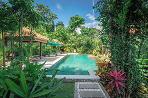 Outdoor pool, open 8:00 AM to 9:00 PM, free cabanas, pool umbrellas - Villa Mata Hari (Sukasada)