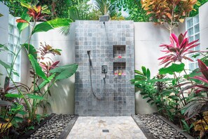 Deluxe Villa, Sea View | Bathroom