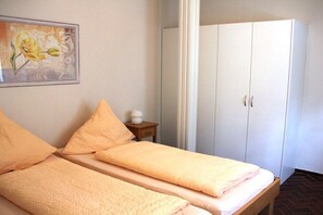 1 bedroom, iron/ironing board, internet, bed sheets