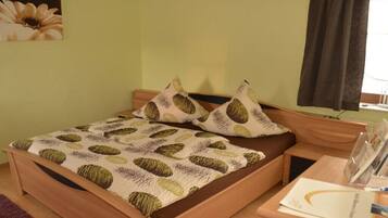 2 bedrooms, iron/ironing board, free WiFi, bed sheets