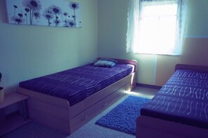 2 chambres, fer et planche à repasser, accès Internet, draps fournis