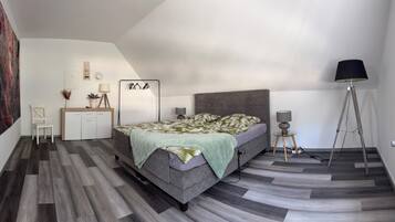 2 Schlafzimmer, Reisekinderbett, kostenloses WLAN, Bettwäsche