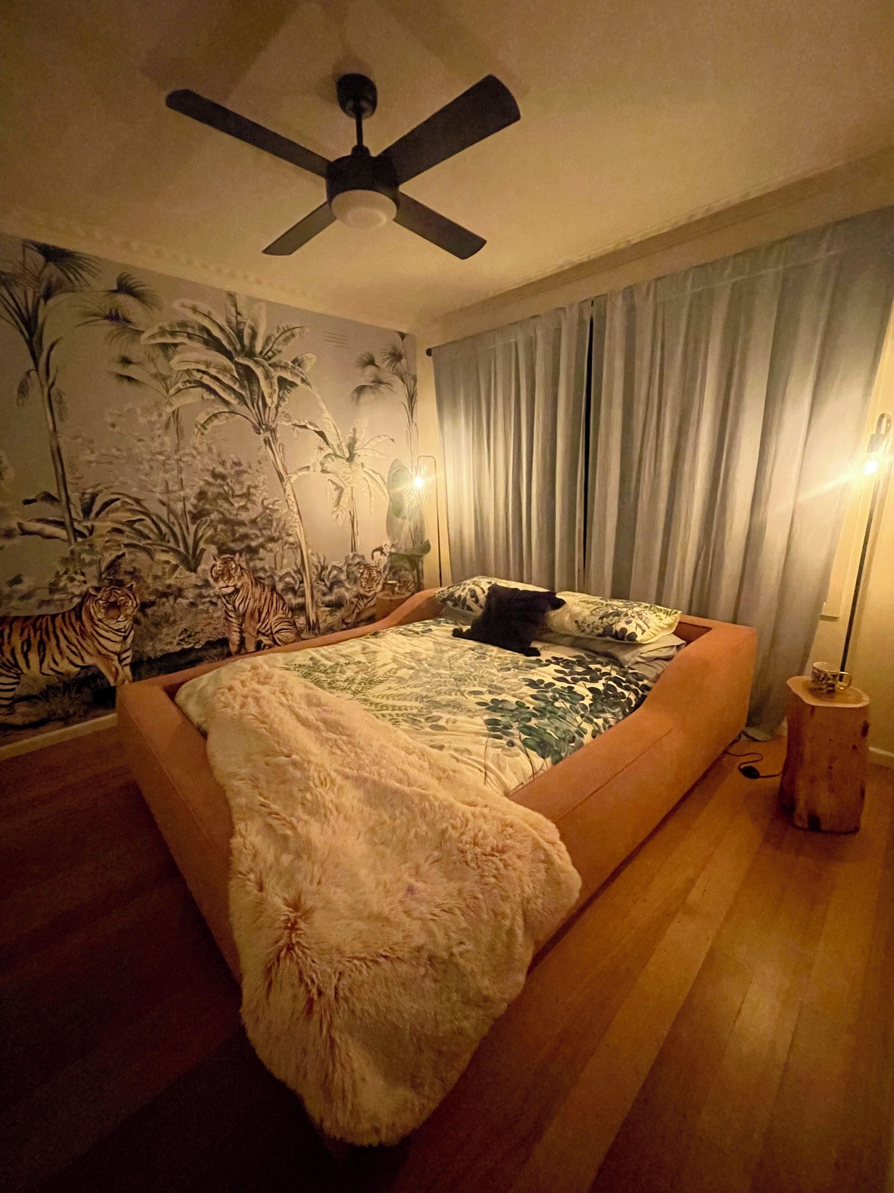 3 bedrooms, iron/ironing board, internet, bed sheets