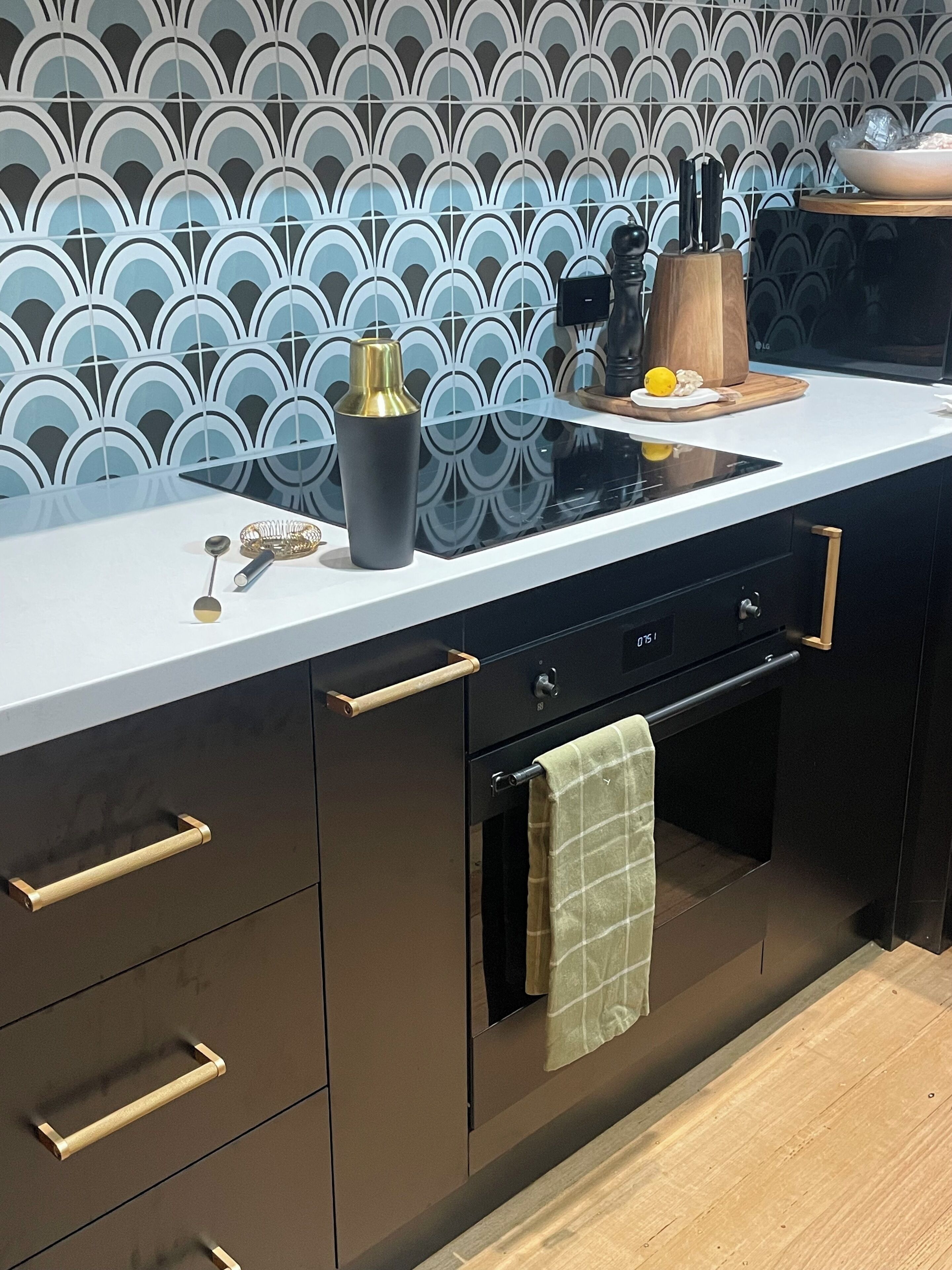 ميكروويف، فرن، موقد طهي مسطح، غسالة أطباق