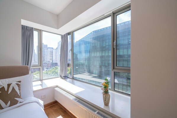 Superior Apartment, 3 Bedrooms, Balcony, City View | Pemandangan dari bilik
