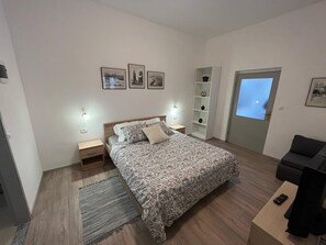 1 bedroom, WiFi, bed sheets