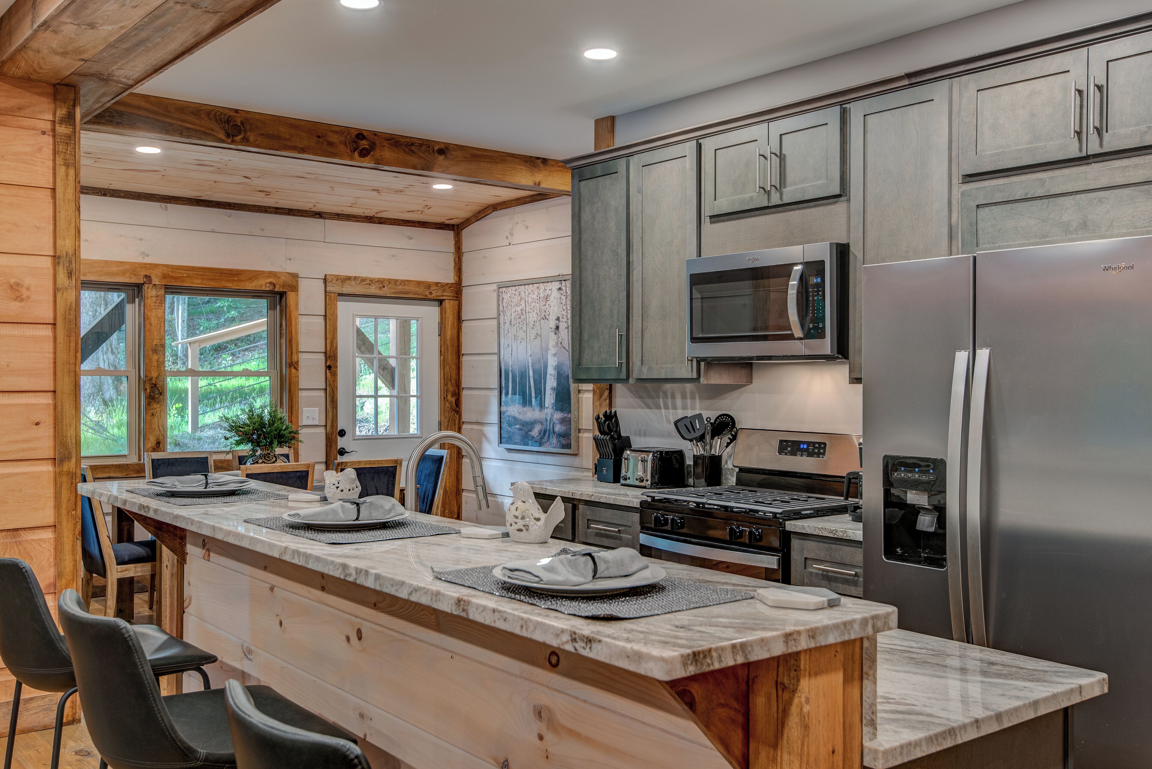 ثلاجة، ميكروويف، فرن، موقد طهي مسطح