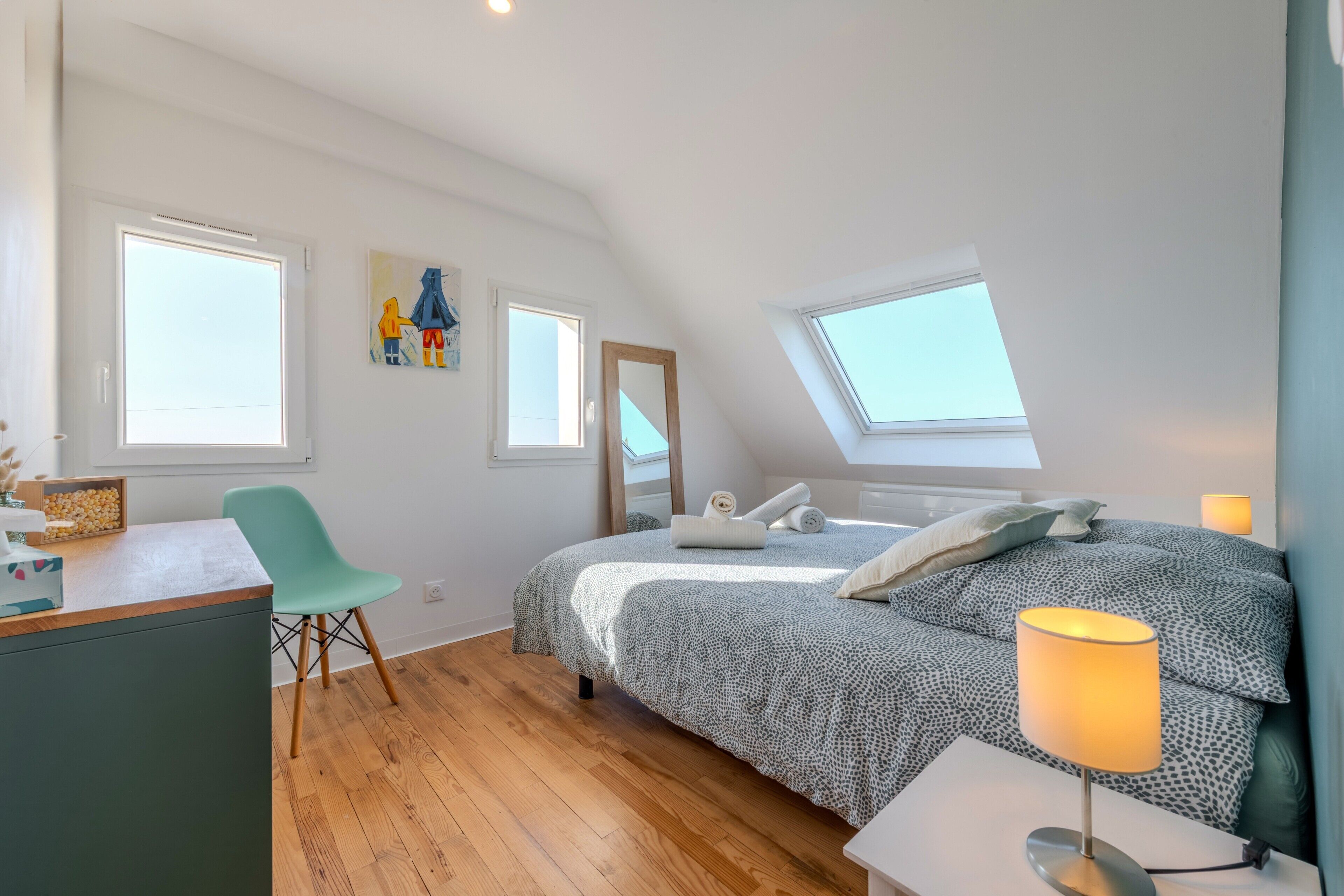 Silitysrauta/-lauta, Wi-Fi, vuodevaatteet