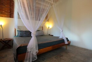 5 chambres, fer et planche à repasser, lit de bébé portatif