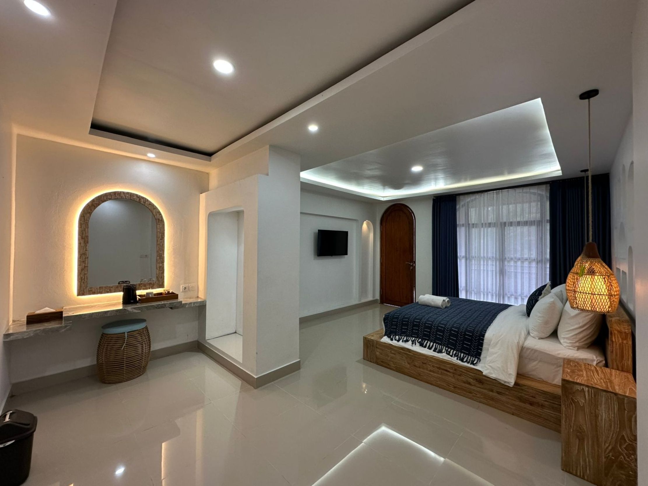 Suite, Garden View | Desk, free WiFi, bed sheets