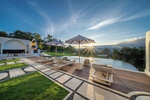 2 kolam renang outdoor