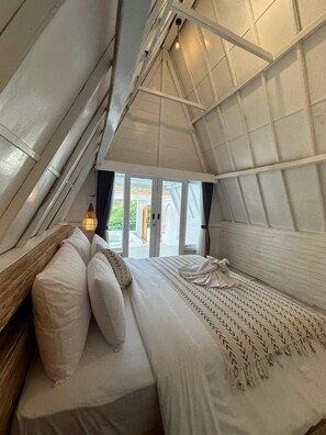 Villa, piscina privada, vistas a la colina | Wifi gratis y ropa de cama