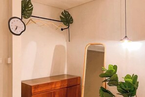 Cribs/infant beds - Gold Coast PIK Apartments by HostJess (North Jakarta)