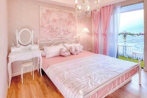 Cribs/infant beds