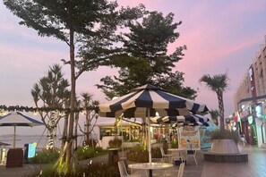 Khu ẩm thực ngoài trời