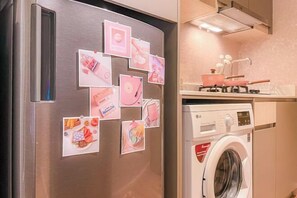 Cribs/infant beds - Gold Coast PIK Apartments by HostJess (North Jakarta)