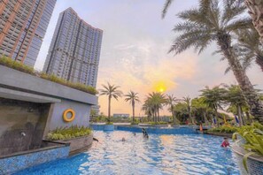 Hồ bơi ngoài trời