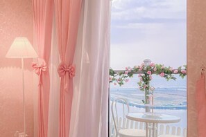 Cribs/infant beds - Gold Coast PIK Apartments by HostJess (North Jakarta)