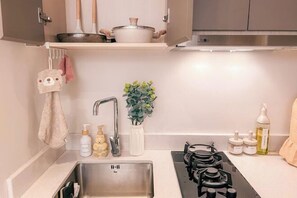 Private kitchen - Gold Coast PIK Apartments by HostJess (North Jakarta)
