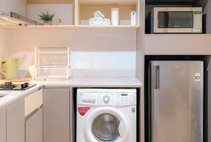 Cribs/infant beds - Gold Coast PIK Apartments by HostJess (North Jakarta)