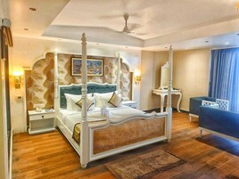 In-room safe, desk, laptop workspace, free WiFi